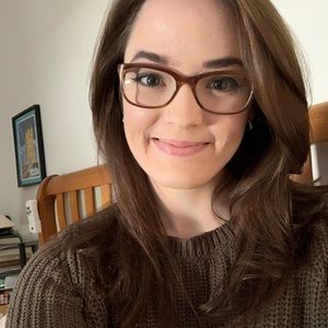 Meet your Posher, Carine